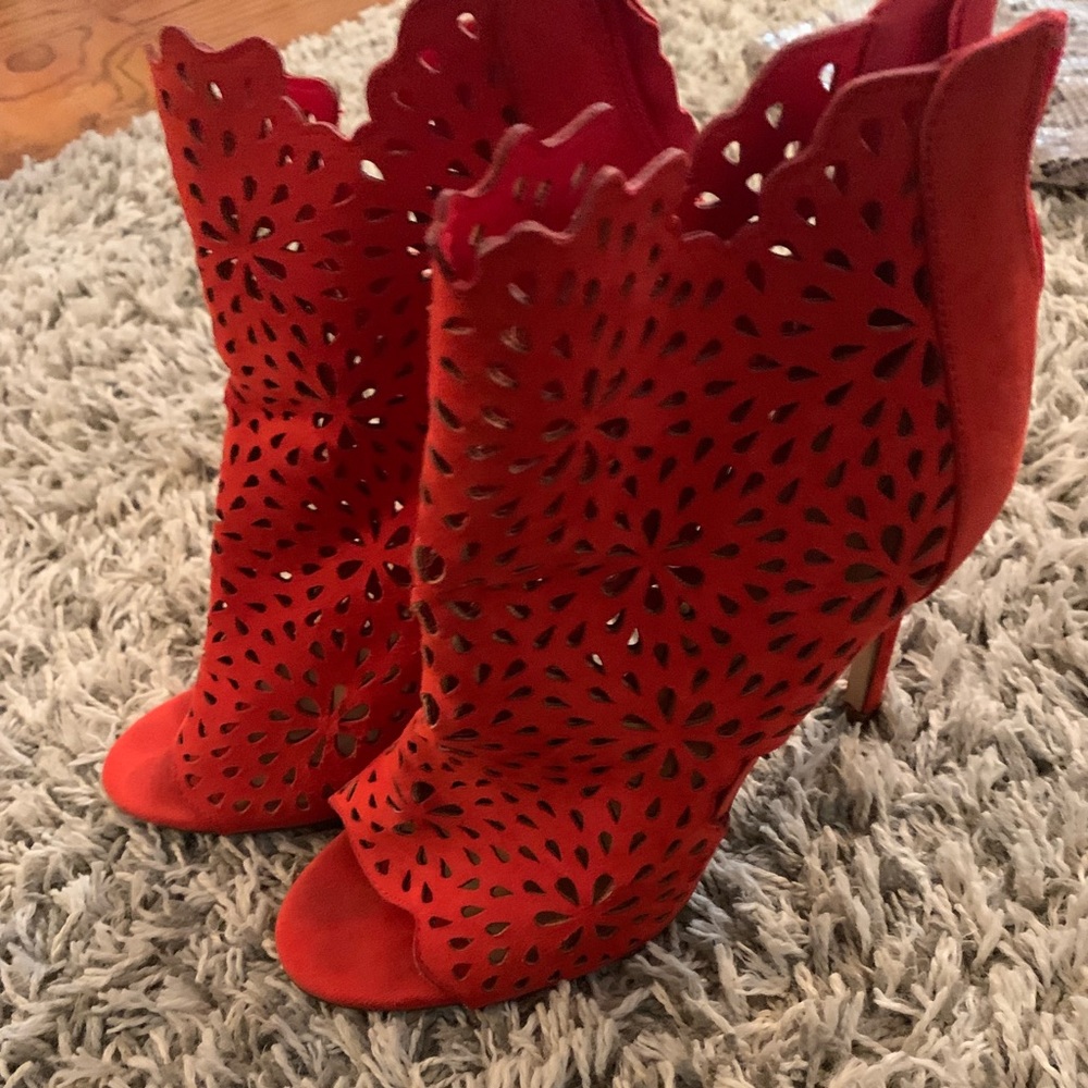 Red flower print heels